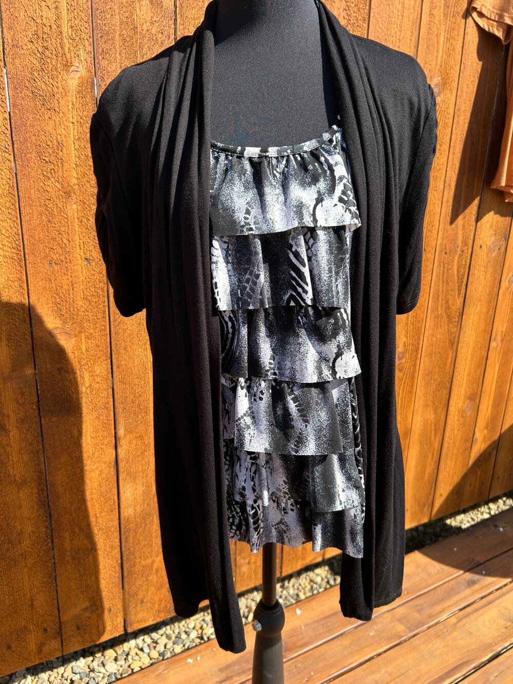 A. Byer Black Tiered Ruffle Mock Layer Top Blouse Womens Size XL Abstract Print